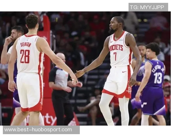 KD怒砸水瓶瞬间引发小贾和阿门惊愕不已场面尴尬至极 KD怒砸水瓶瞬间引发小贾和阿门惊愕不已场面尴尬至极